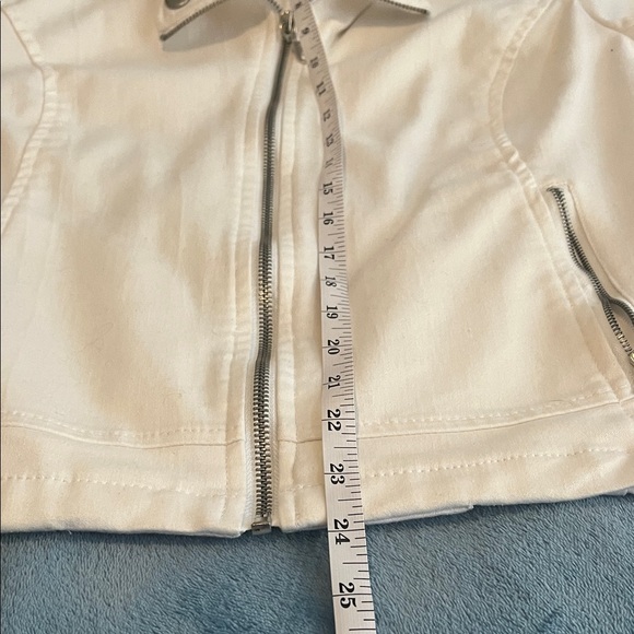 Westport Women's Cream Jean Jacket - Picture 4 of 9